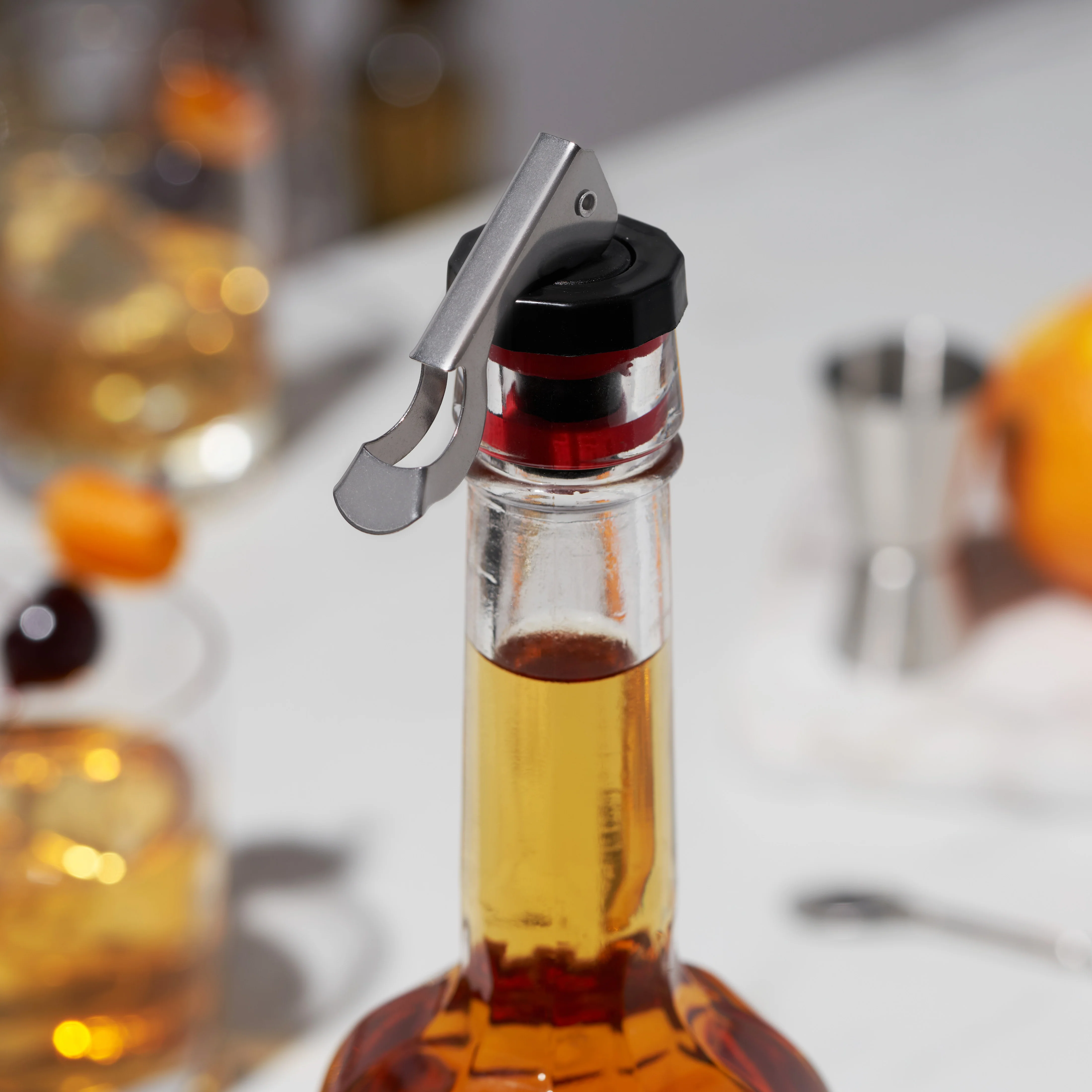 Lockdown Flip-Top Bottle Stopper - Image 4