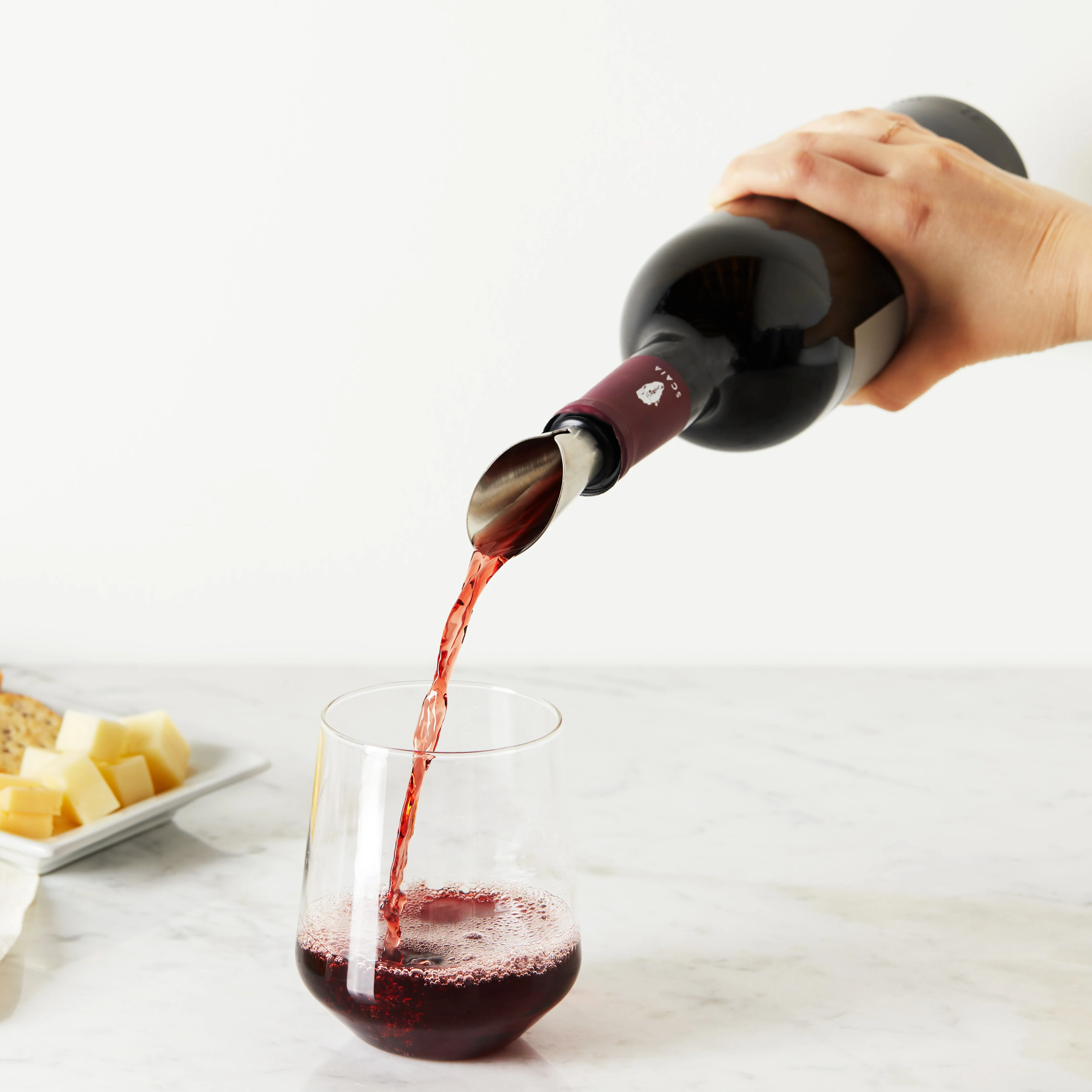 Duo Bottle Stopper and Pourer in Black - Image 4