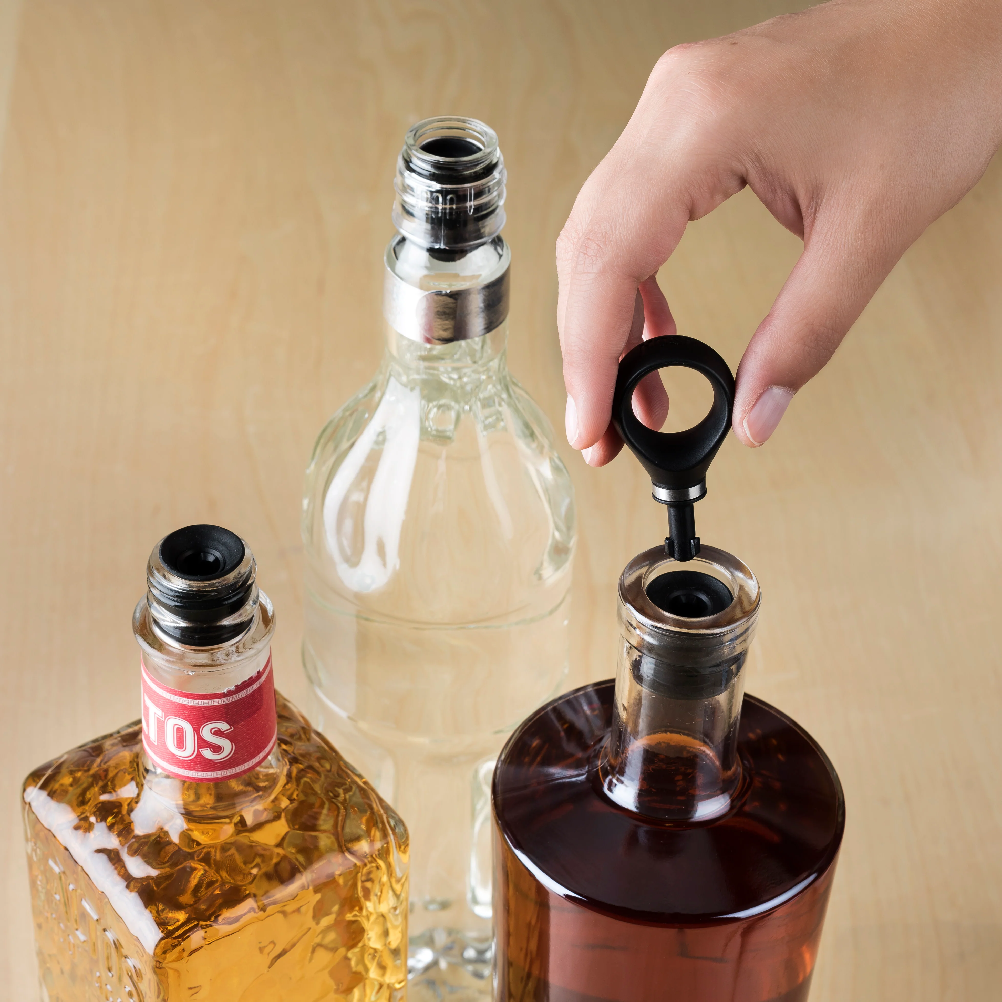Locking Bottle Stoppers with 1 Key & 3 Stoppers - Image 5