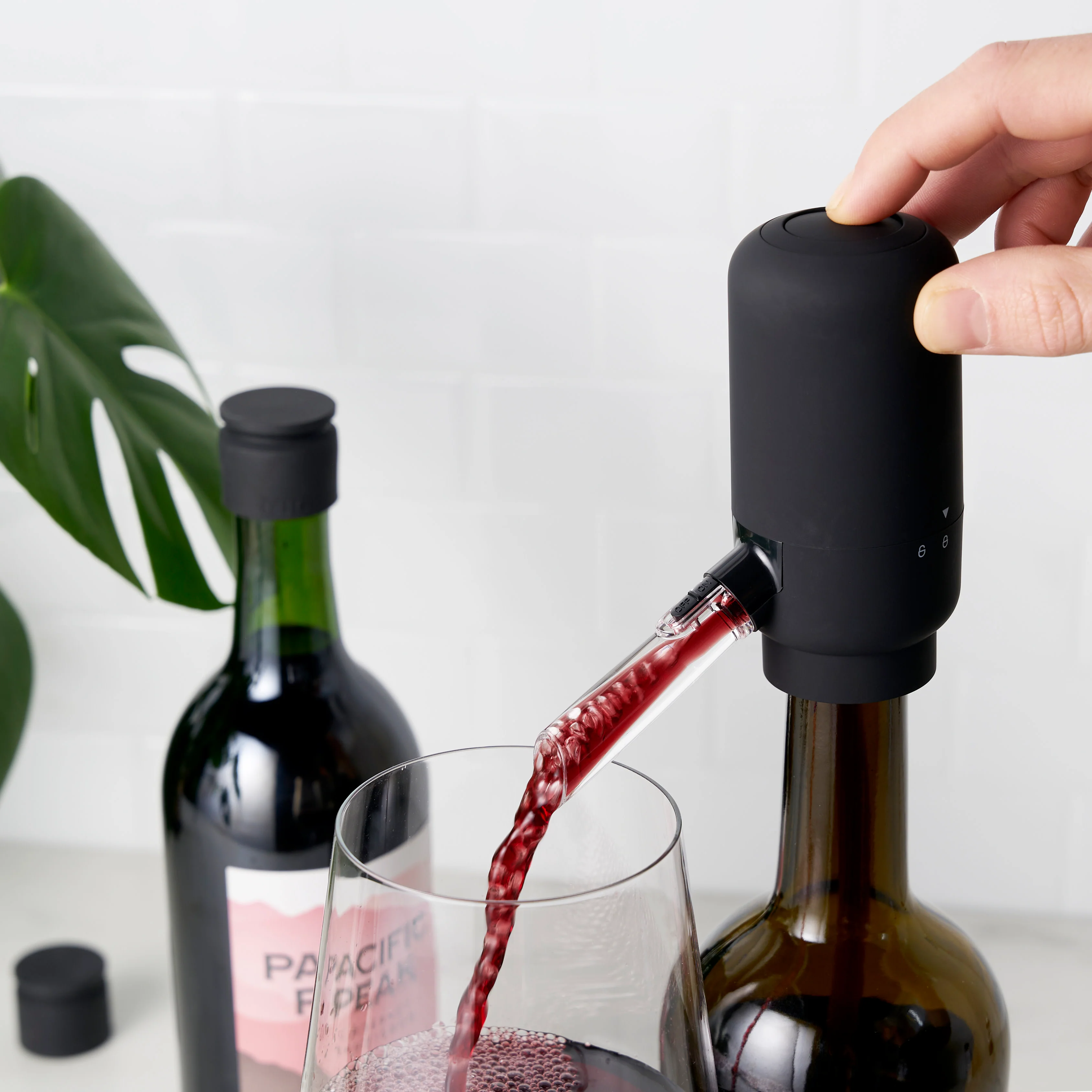 Electric Aerating Wine Dispenser with Stoppers - Image 4