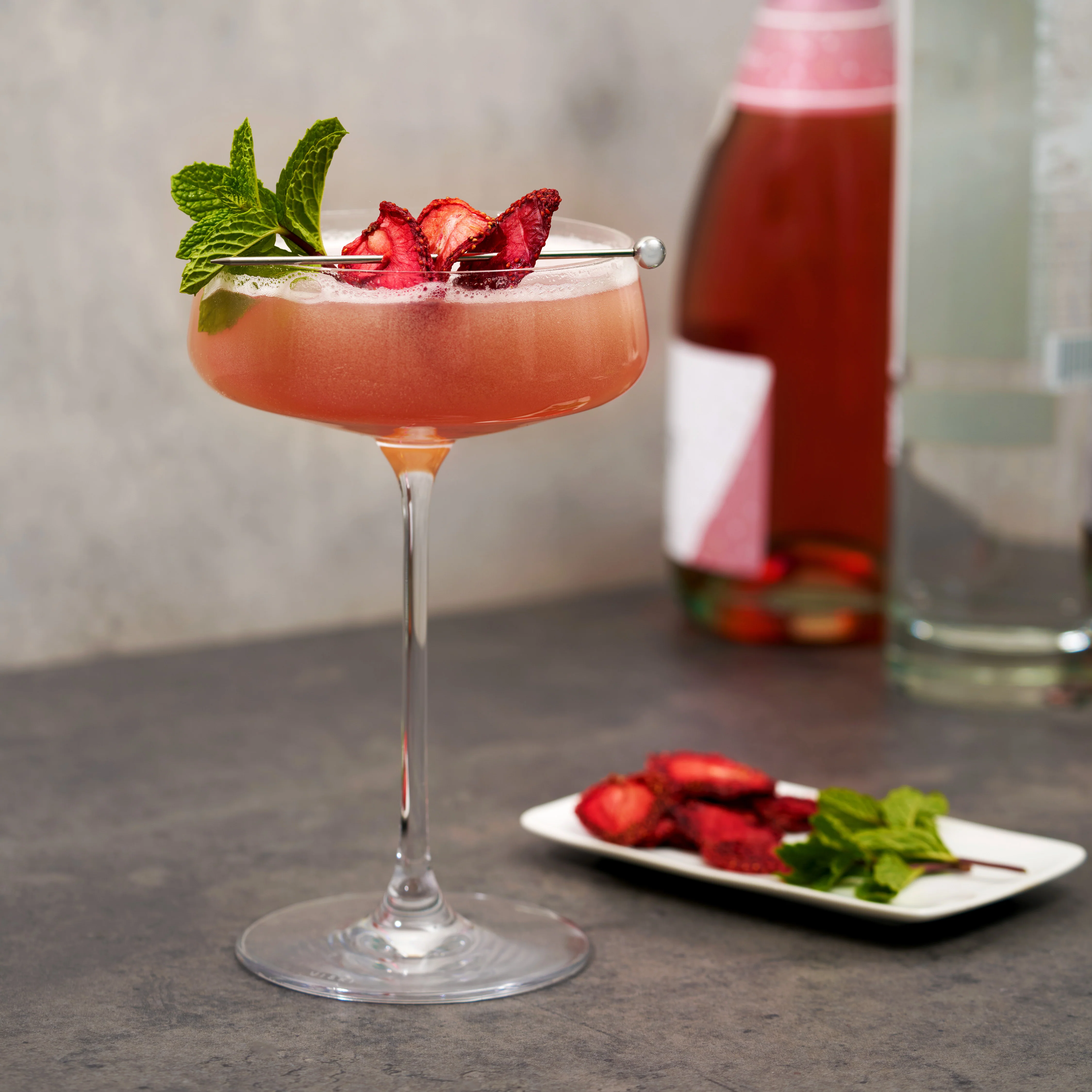 Dehydrated Strawberry Cocktail Garnish, 1.3 oz - Image 3