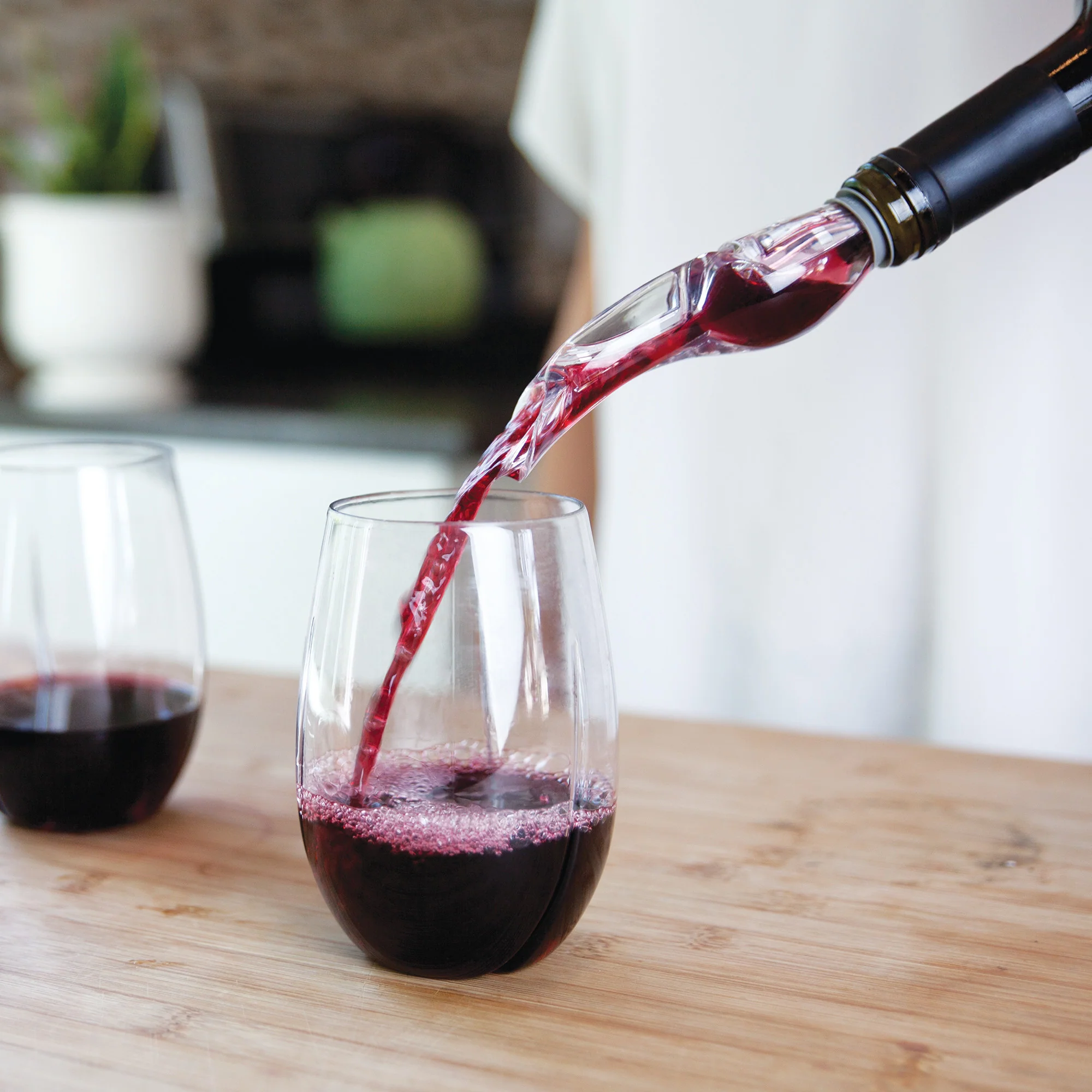 TILT Variable Aerator in Acrylic Case - Image 6