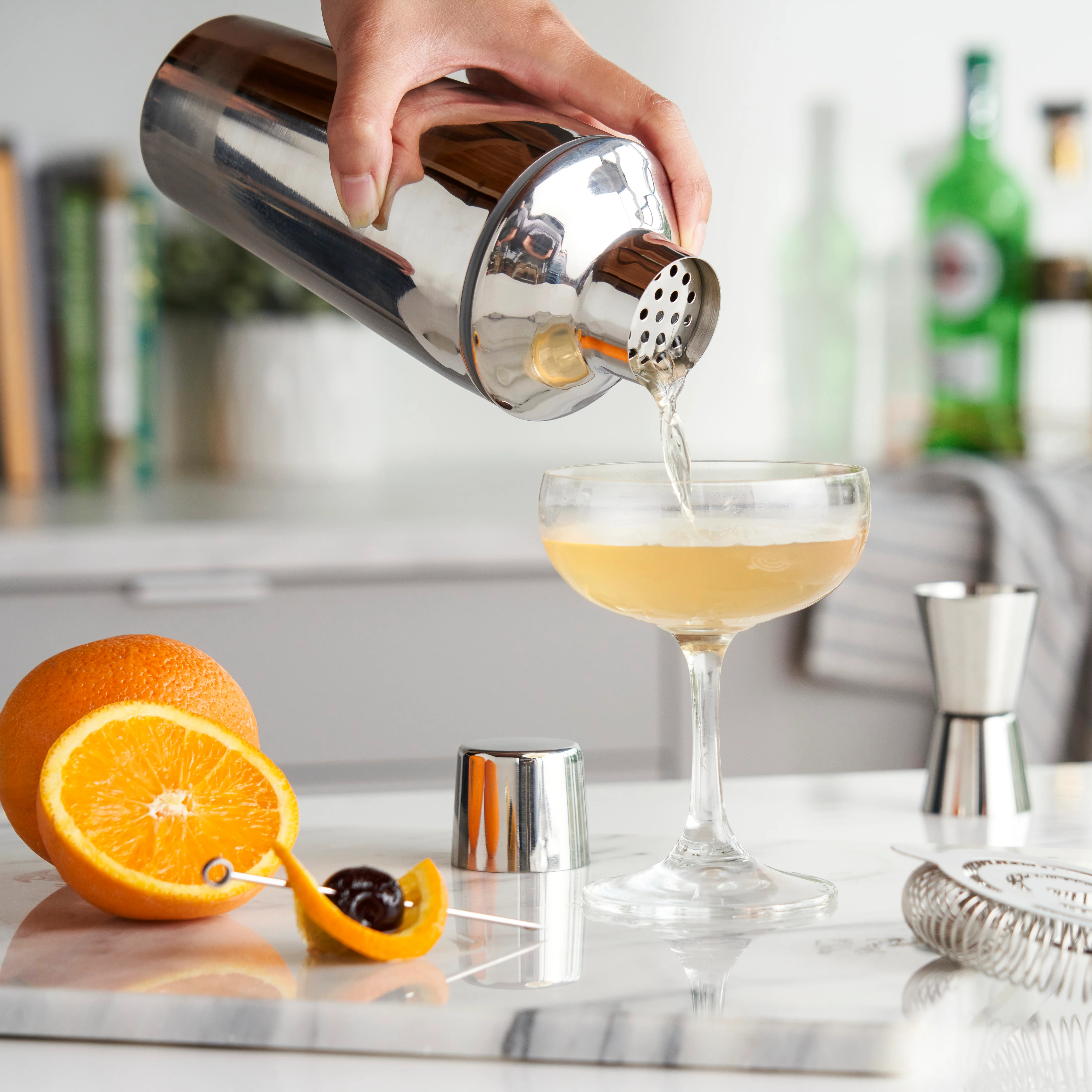 Retro 24 oz Cocktail Shaker in Stainless Steel - Image 6